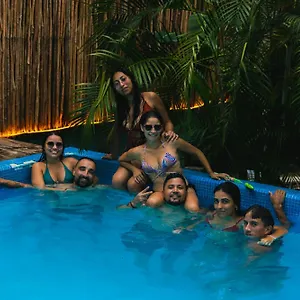  Hostel Maui Mexico